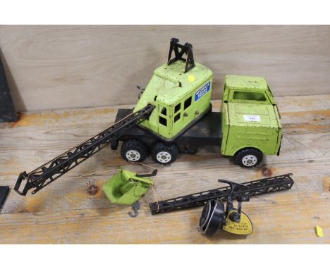 A VINTAGE TIN MOBILE CRANE TRUCK TOGETHER WITH A VINTAGE CLOSED FACED FISHING REEL