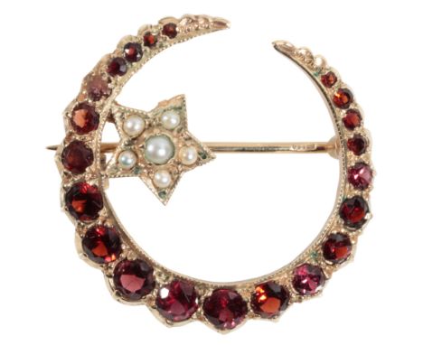 A GARNET AND SEED PEARL CRESCENT BROOCH set in 9ct yellow gold, 3cms diameter