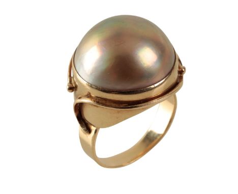 A MABE PEARL DRESS RING on a 9ct yellow gold shank, ring size M