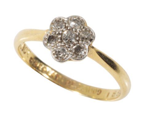 A DIAMOND FLOWERHEAD RING on an 18ct yellow gold shank, ring size K