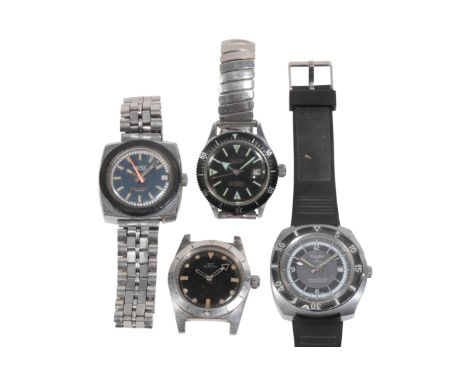 GLYCINE: A GENTLEMAN'S STAINLESS STEEL DIVERS WRISTWATCH with a manual wind movement, the black dial with luminous baton nume