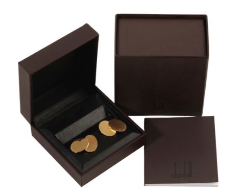 DUNHILL: A PAIR OF GENTLEMAN'S GOLD CUFFLINKS with chain connections, each stamped "750", (c.13.8grams), in a fitted presenta