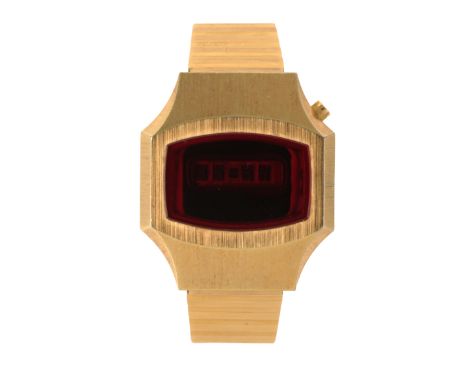 SEARS ROEBUCK & CO: A GENTLEMAN'S DIGITAL GOLD-PLATED BRACELET WATCH circa 1970, with red screen and single pusher, the case 