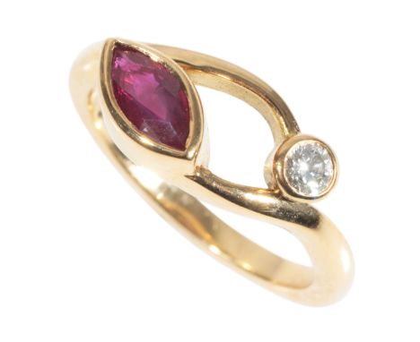 A RUBY AND DIAMOND CROSSOVER RING on an 18ct yellow gold shank, ring size N