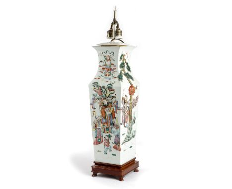 A CHINESE FAMILLE ROSE PORCELAIN VASE TABLE LAMP 19TH CENTURY of square section and decorated with courtly figures, with a la