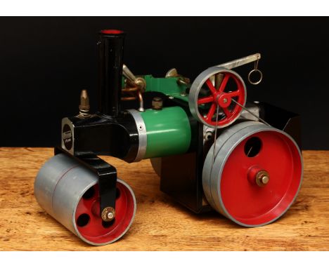 A Mamod SR1a live steam model steam roller, green body, red spoked flywheel, unboxed with scuttle piece and burner tray