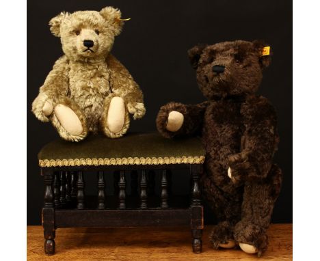 A Steiff (Germany) EAN 000850 Classic 1920 replica jointed brown mohair teddy bear, amber and black plastic eyes, pronounced 