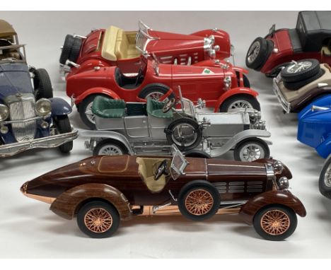 A collection of scale models including Burago, Franklin Mint etc. ( including a Franklin Mint wooden model 1924 Hispano -Suiz