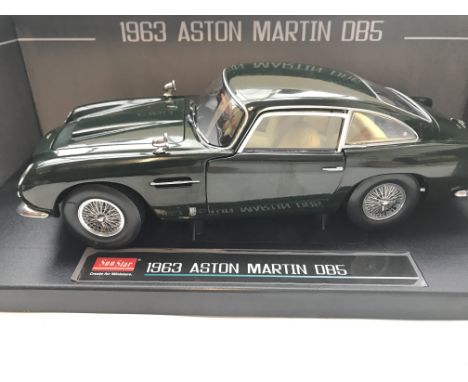 A Sun Star Aston Martin DB5 Boxed Scale 1:18