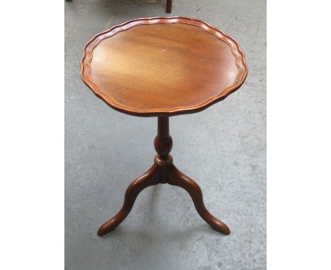 REPRODUCTION TRIPOD WINE TABLE 