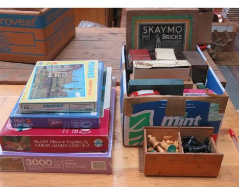 BOXED SKAYMO SCALE MODEL SET, AND ALSO CASED PLAYING CARDS, MINIATURE PART CHESS SET, DOMINOES AND JIGSAWS  