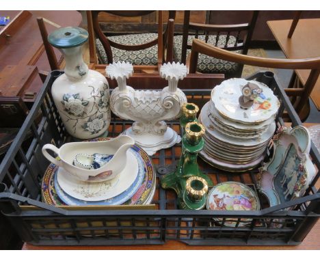 QUANTITY OF SUNDRY CERAMICS INCLUDING ROYAL WORCESTER, ROYAL DOULTON, WEDGWOOD AND SPODE, ETC. 