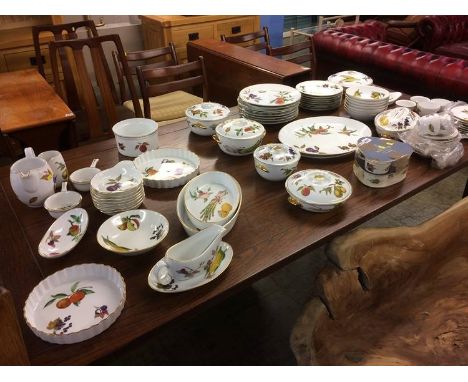 Large quantity of Royal Worcester 'Evesham'