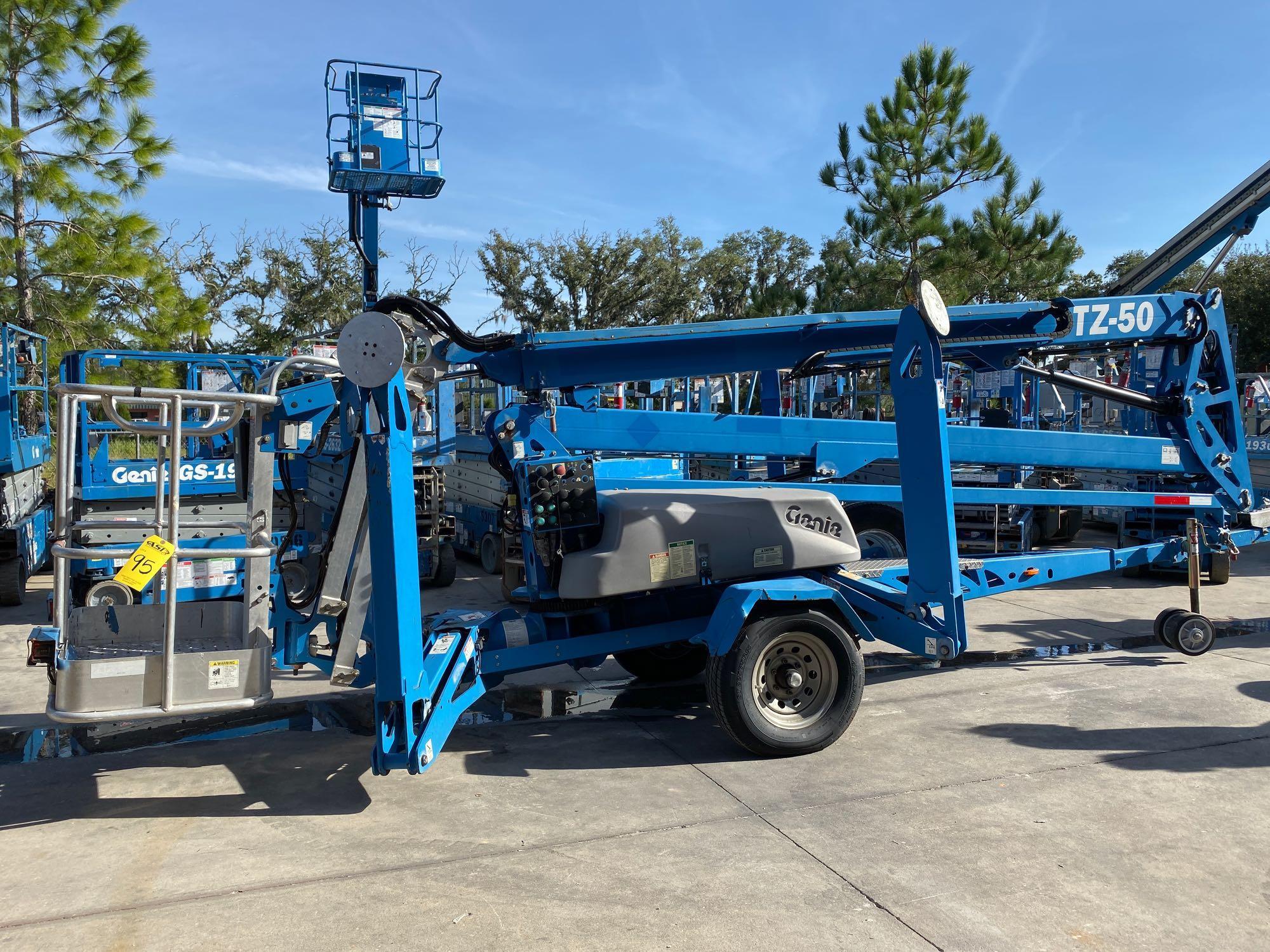 2016 GENIE TZ50 TOW BEHIND ARTICULATING MAN LIFT, OUTRIGGERS, 50' PLATFORM HEIGHT, ELECTRIC, RUN