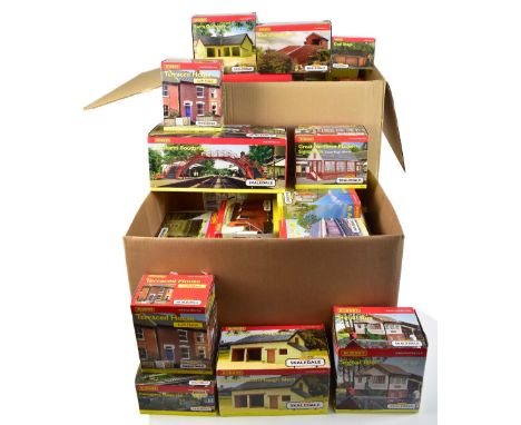 HORNBY; approximately thirty-five Skaledale buildings and track architecture including Coaling Tower, Dutch Barn, Skaledale E