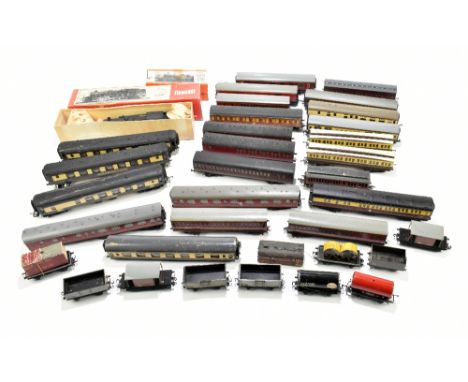 A mixed group of model railway including an unmarked Hornby Dublo locomotive in black livery, a K's Kits LMS 2-6-2 Class II t