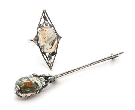 An Arts &amp; Crafts moss agate ring,attributed to Bernard Instone, with an oval cabochon moss agate rub set to the centre. A
