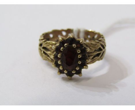 VINTAGE 9ct YELLOW GOLD GARNET CLUSTER RING, size G/H, approx 3.3 grams 