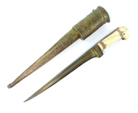 19th century dagger, Indian peshkabz dagge, with a bone handle and a brass embossed scabbard, 20cm l