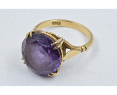 9ct Gold and amethyst set ring 