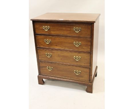 Early 20th Century mahogany George III style dwarf chest with reeded top above four long graduated drawers with brass swan ne