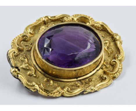 19th Century oval yellow metal brooch set large amethyst coloured stone 