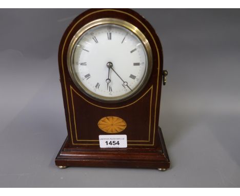 Small Edwardian mahogany line and lunette inlaid mantel clock, the convex enamel dial with Arabic and Roman numerals, the cas
