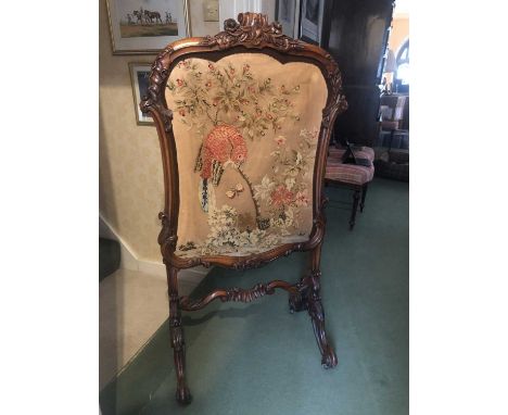 Fine quality Victorian carved rosewood framed fire screen with carved foliate decoration and embroided panel depicting a part