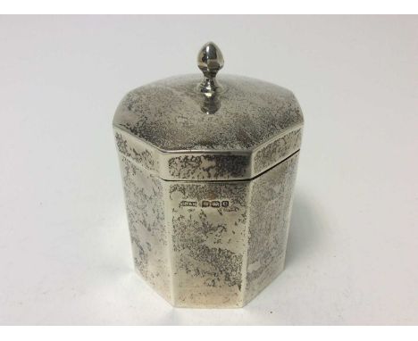 George V silver tea caddy of faceted octagonal form with hinged cover and gilded interior, (Sheffield 1922) maker, Walker &am