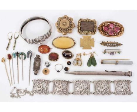 Victorian and later jewellery including hair work mourning brooch, hardstone brooches, stick pins, white metal bracelet and o