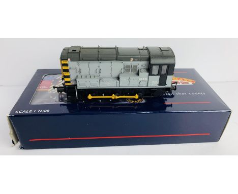 Bachmann OO Gauge 32-107 Class 08 648 BR Departmental Grey Livery - Boxed. P&amp;P Group 2 (£18+VAT for the first lot and £2+