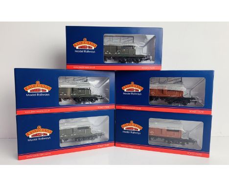 5x Bachmann OO Gauge Queen Mary Brake Van Wagons - Including: 3x 33-826B, 2x 33-825G - New Ex Shop Stock. P&amp;P Group 2 (£1