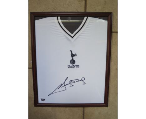A Tottenham 1981 FA Cup Final shirt signed by winning goal scorer Ricky Villa, with COA - framed 