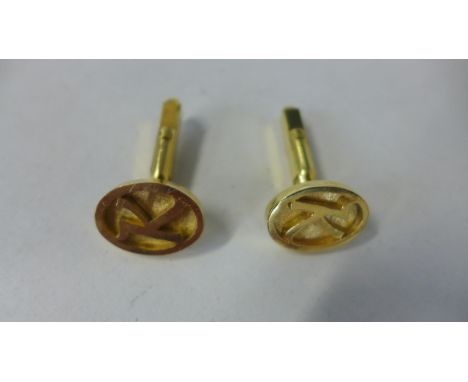 A pair of 18ct gold cuff links approx 15.5 grams, initial K - generally good condition 