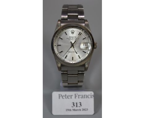 Facsimile automatic stainless steel gentleman's bracelet wrist watch with sweep seconds and date aperture.   (B.P. 21% + VAT)
