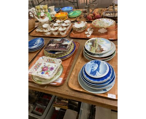 Collection of plates, to include: blue and white Danish/Royal Copenhagen, Royal Worcester 'Dark bay and grey' horse plate, Ro