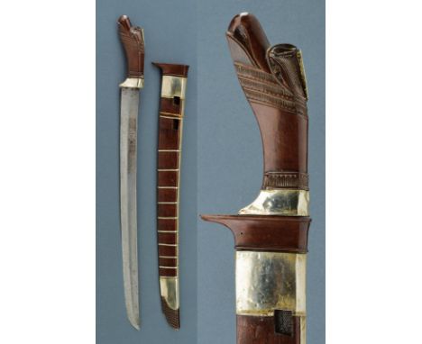 dating: early 20th Century provenance: Giava, Wide, slightly curved, single-edged blade, with fuller toward the back, engrave