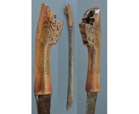 dating: first quarter of the 20th Century provenance: Sumbawa, Strong, slightly curved, single-edged blade, enlarged toward t