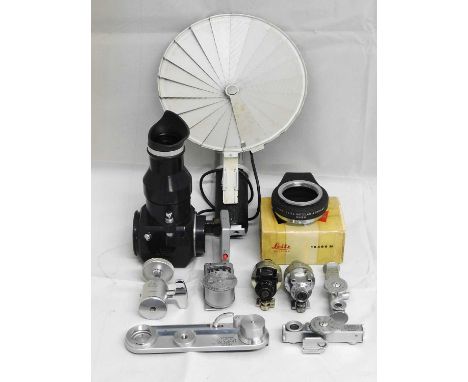 Leica: a quantity of Leica accessories to include an ELeitz Wetzlar PLOOT Visoflex serial no. 3141;  an E.Leitz Wetzler flash