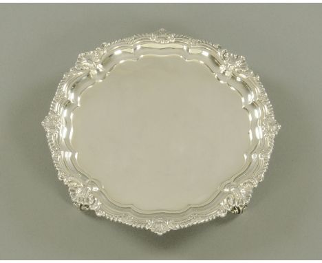 A silver salver, London 1908, by the Goldsmith's & Silversmith's Co. Ltd.  Diameter 22 cm, 406 grams(see illustration).  COND