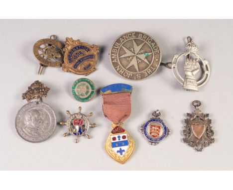 1902 CORONATION CAST WHITE METAL MEDALLION and suspension clasp, DITTO GILT METAL AND BLUE ENAMEL BADGE/BROOCH, EARLY RAC WHI