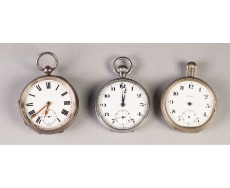 AN EDWARDIAN SILVER OPEN FACED POCKET WATCH, with keywind movement, white porcelain Roman dial with subsidiary seconds dial, 