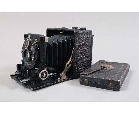 A Meyer Görlitz Universal Plasmat Silar 6 x 4.5cm Folding Plate Camera, probably made by Perka circa 1930, body G, long exten