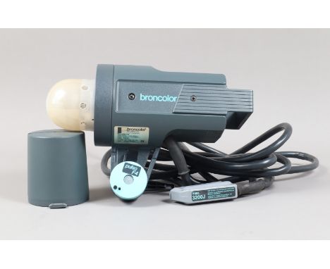 A Broncolor Pulso F4 Flash Head, Type 32 126 10-16, 3200J flash tube, untested, some light wear, G, in maker's box, with addi