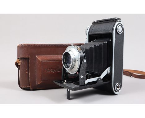 A Voigtländer Bessa I Camera, shutter working, slightly sluggish on one second, body G-VG, light wear, bellows G-VG, some wea