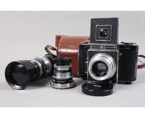 An Agilux Agiflex II 6 x 6cm SLR Camera and Lenses, serial no R4043, body VG, shutter working at 1/25 to 1/500s and B, slow s