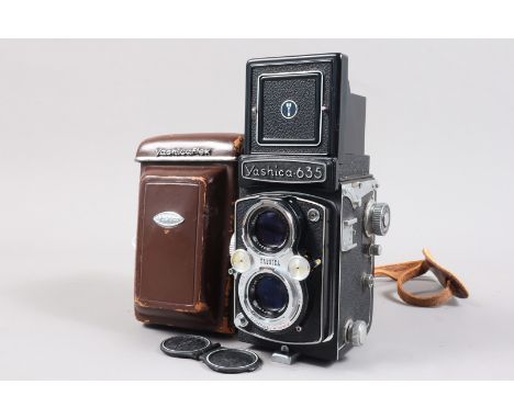 A Yashica 635 TLR Camera, serial no ST 1020976, shutter working, body G, light wear, leatherette missing from shutter speed d