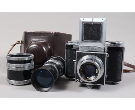 An Agilux Agiflex III 6 x 6cm SLR Camera and Lens, serial no R6290, body VG, shutter working at 1/25 to 1/500s and T, slow sp