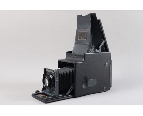 A Folmer-Graflex R.B. Auto Graflex SLR Camera, serial no 153253, circa 1927, quarter plate format, body G, top focusing scree