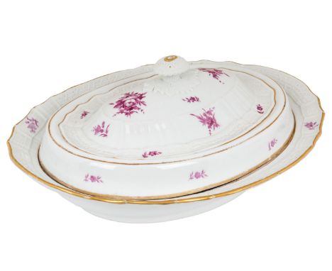 A RUSSIAN COVERED PORCELAIN SERVING DISH, IMPERIAL PORCELAIN FACTORY, ST. PETERSBURG, PERIOD OF NICHOLAS I, 1825-1855 the ova